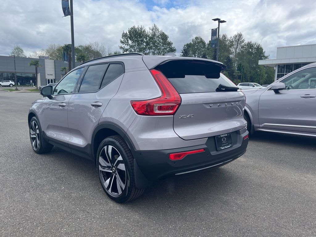 New 2026 Volvo XC40 B5 Ultra SUV