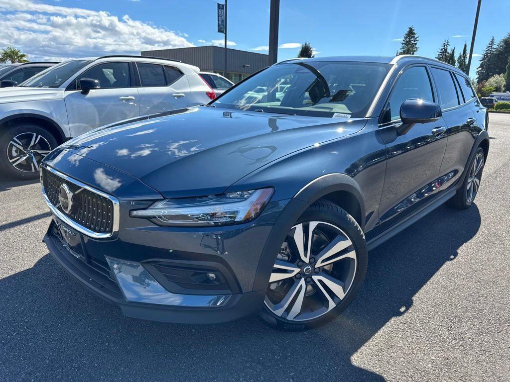 2026 Volvo V60 Cross Country Plus
