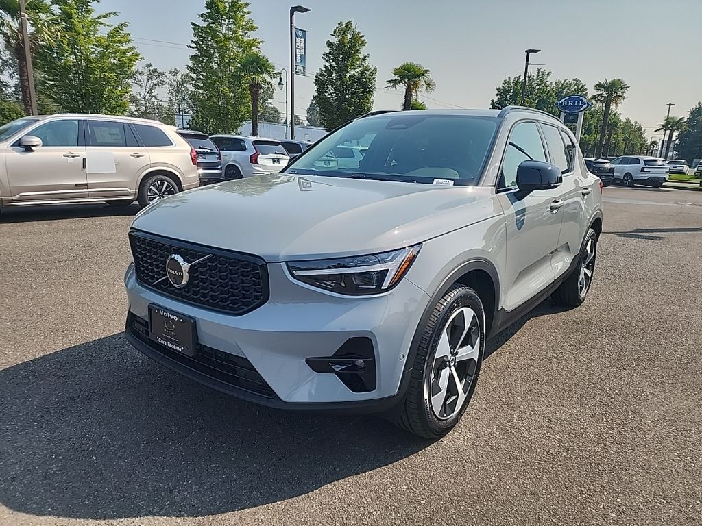 2026 Volvo XC40 B5 Plus AWD SUV