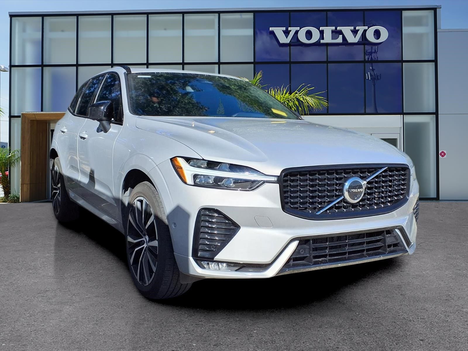 2024 Volvo XC60 Plus