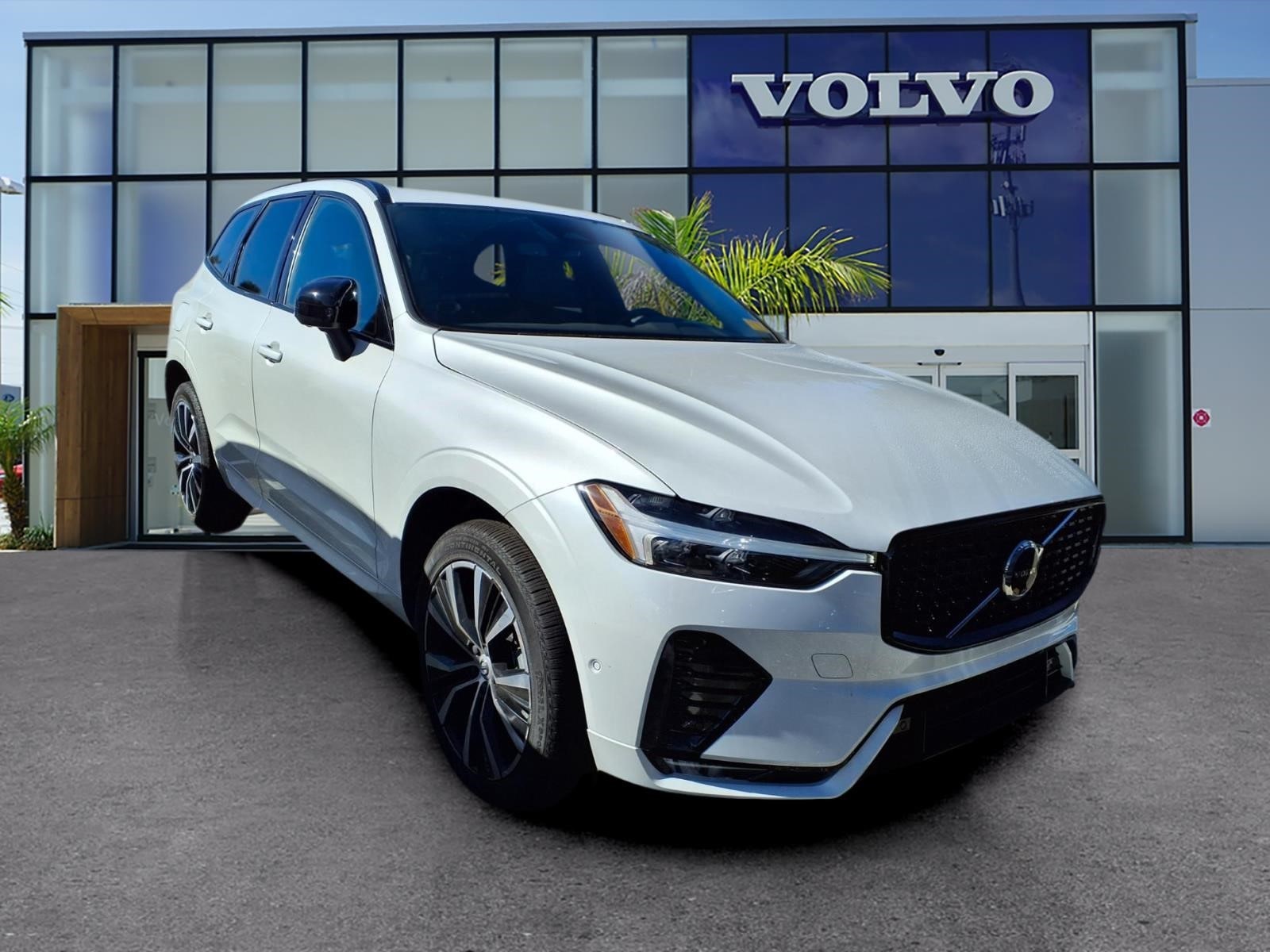 2024 Volvo XC60 Plus