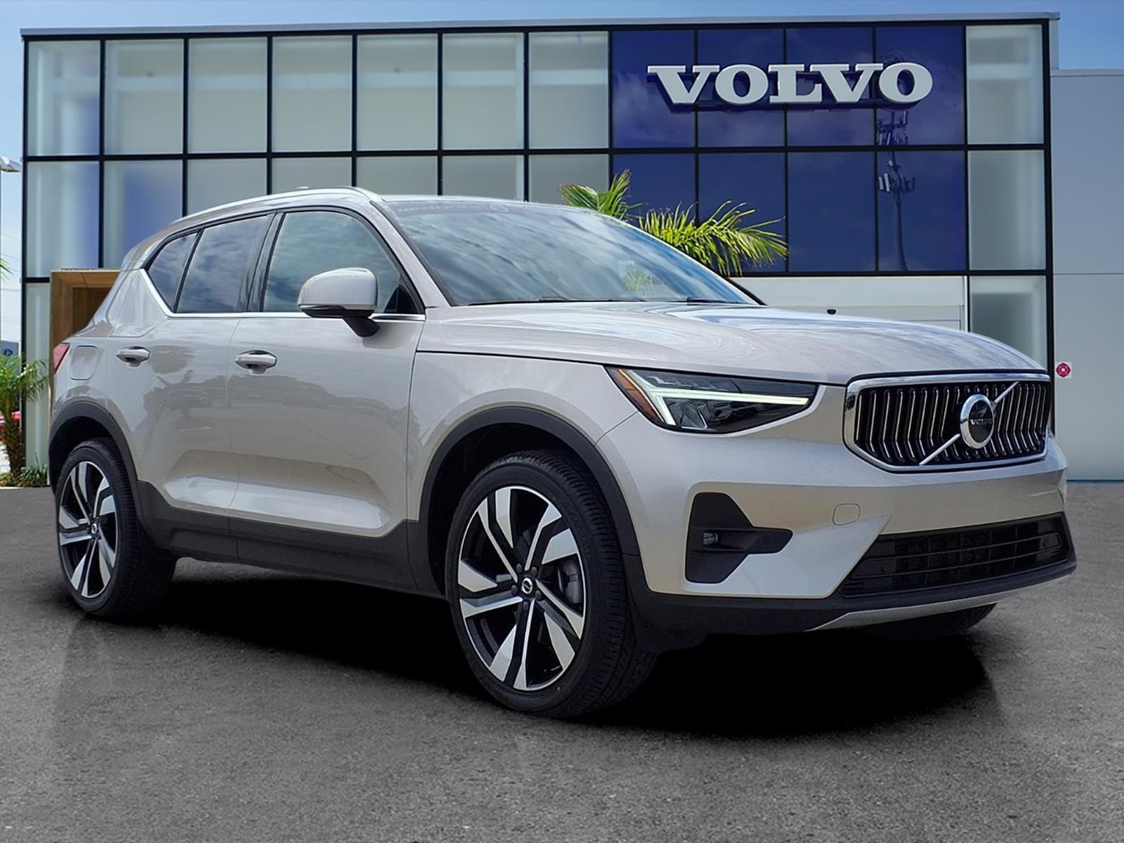 2023 Volvo XC40