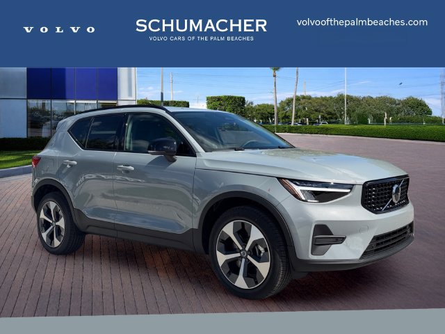 2026 Volvo XC40 Core