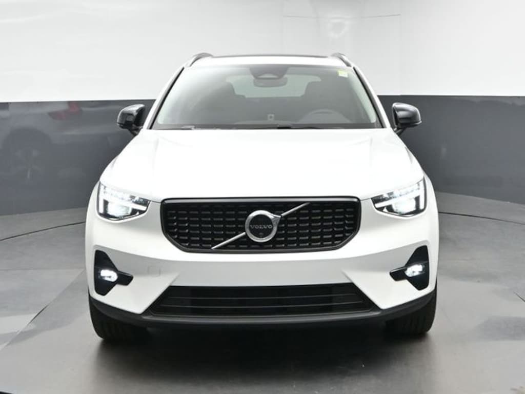 New 2026 Volvo XC40 B5 Plus SUV