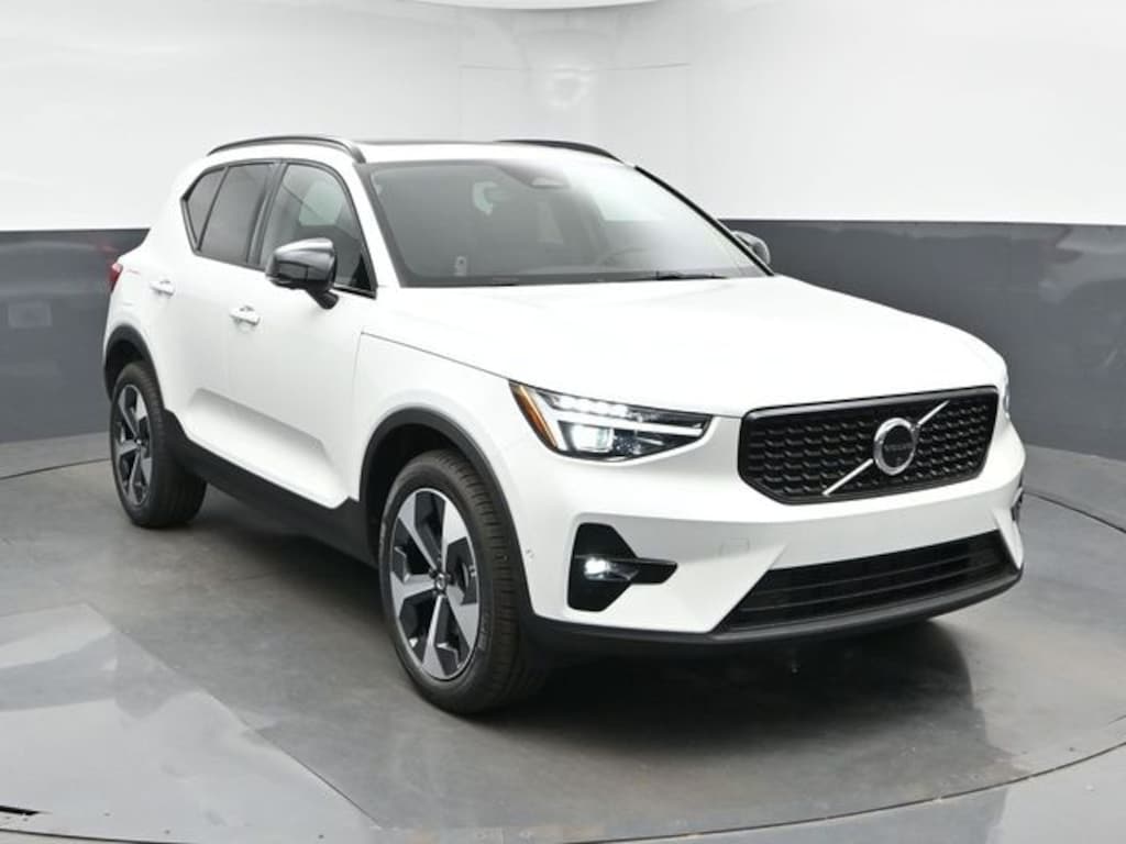 New 2026 Volvo XC40 B5 Plus SUV