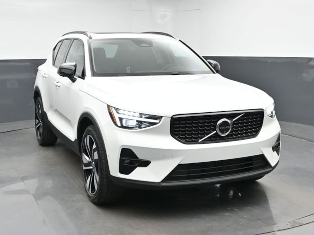 New 2026 Volvo XC40 B5 Plus SUV