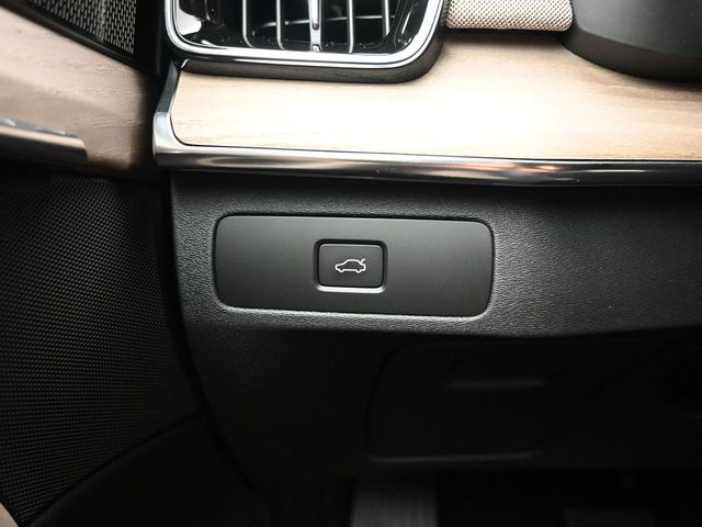 2026 Volvo XC90 Plus - Photo 29