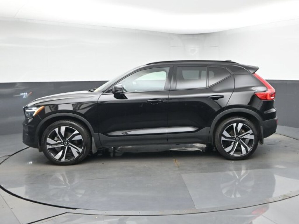 Used 2023 Volvo XC40 B5 Plus Dark Theme SUV