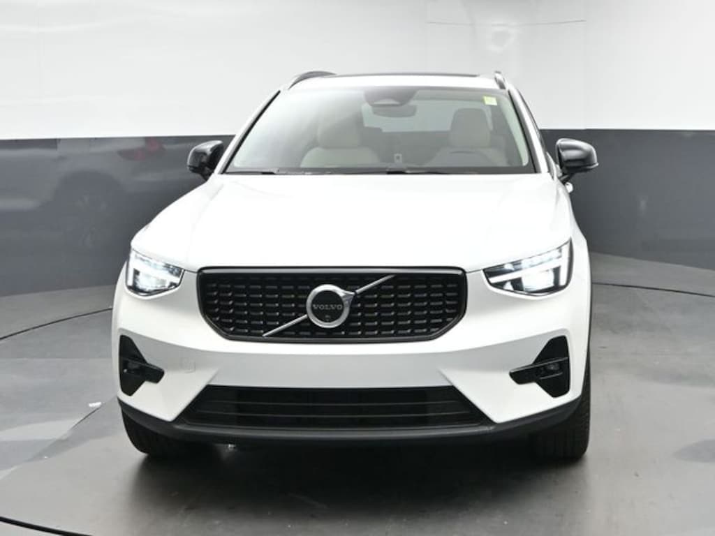 New 2026 Volvo XC40 B5 Ultra SUV