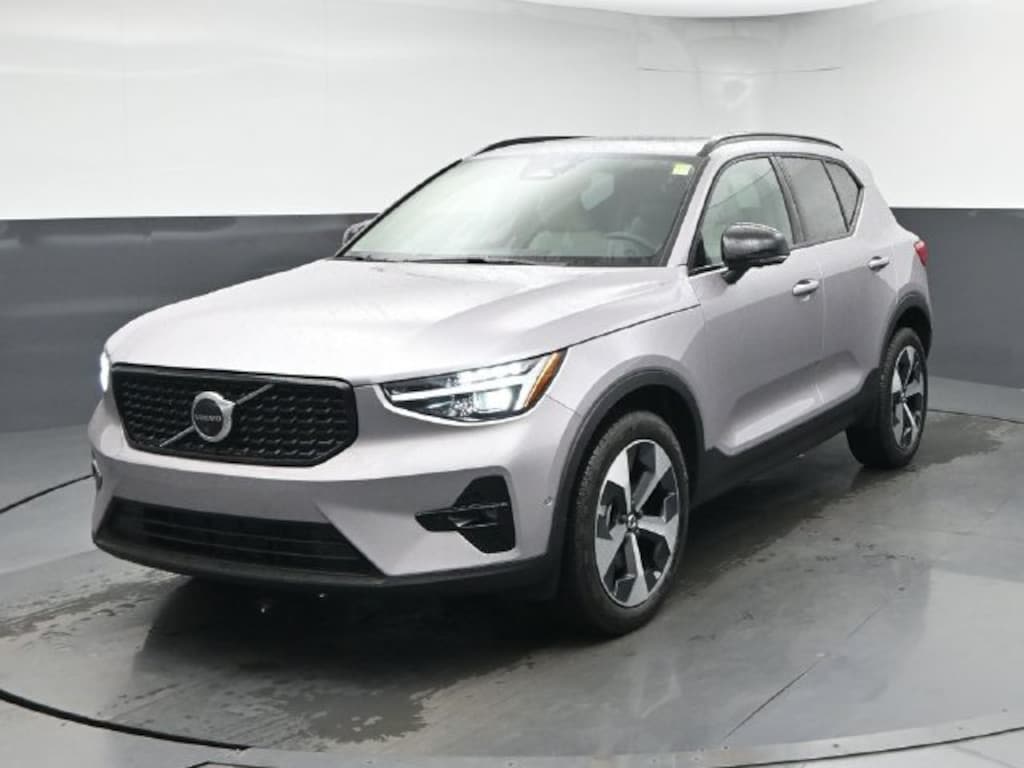New 2026 Volvo XC40 B5 Plus SUV