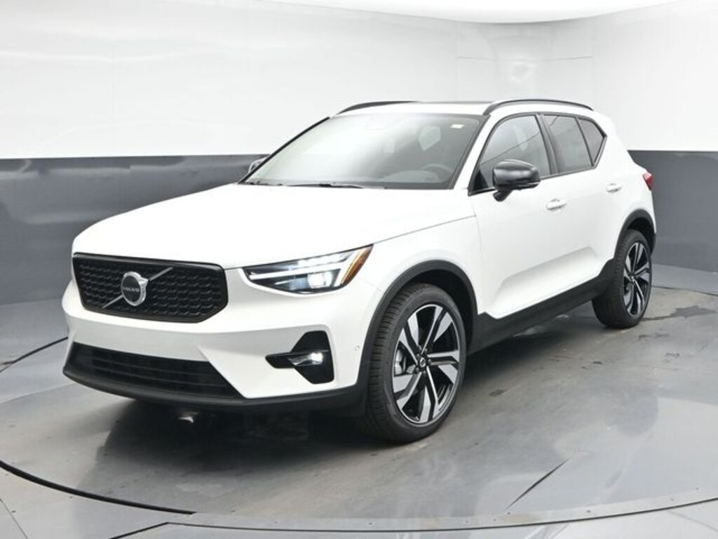 New 2026 Volvo XC40 B5 Plus SUV