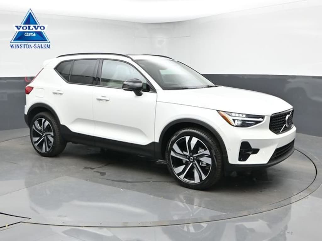 New 2026 Volvo XC40 B5 Ultra SUV
