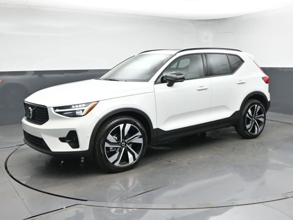 New 2026 Volvo XC40 B5 Ultra SUV
