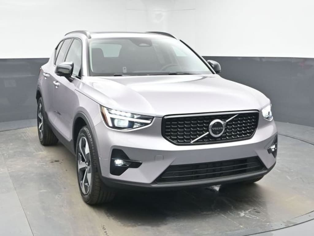 New 2026 Volvo XC40 B5 Plus SUV
