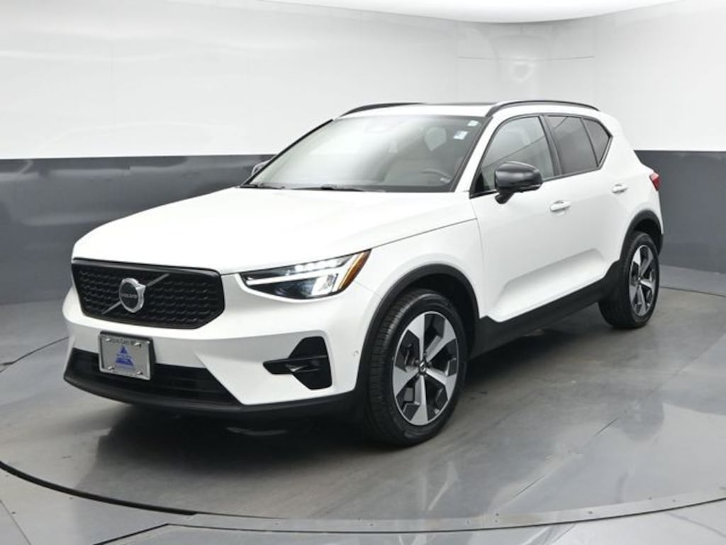 Used 2023 Volvo XC40 B5 Plus Dark Theme SUV