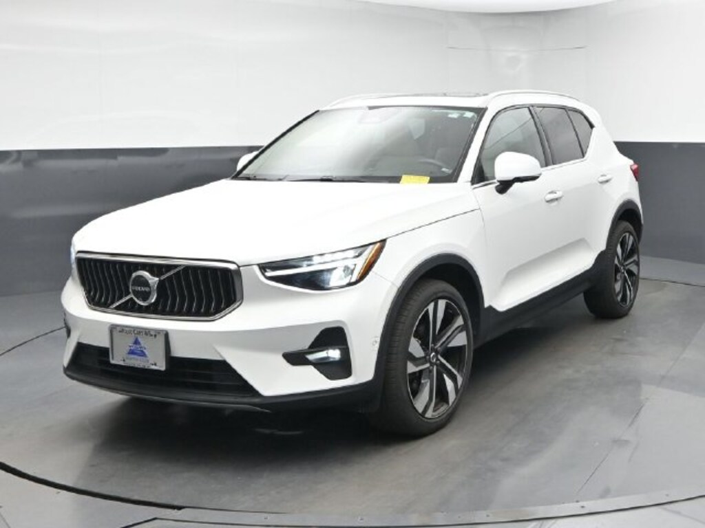Used 2024 Volvo XC40 B5 Plus Bright Theme SUV