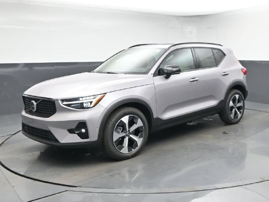 New 2026 Volvo XC40 B5 Plus SUV