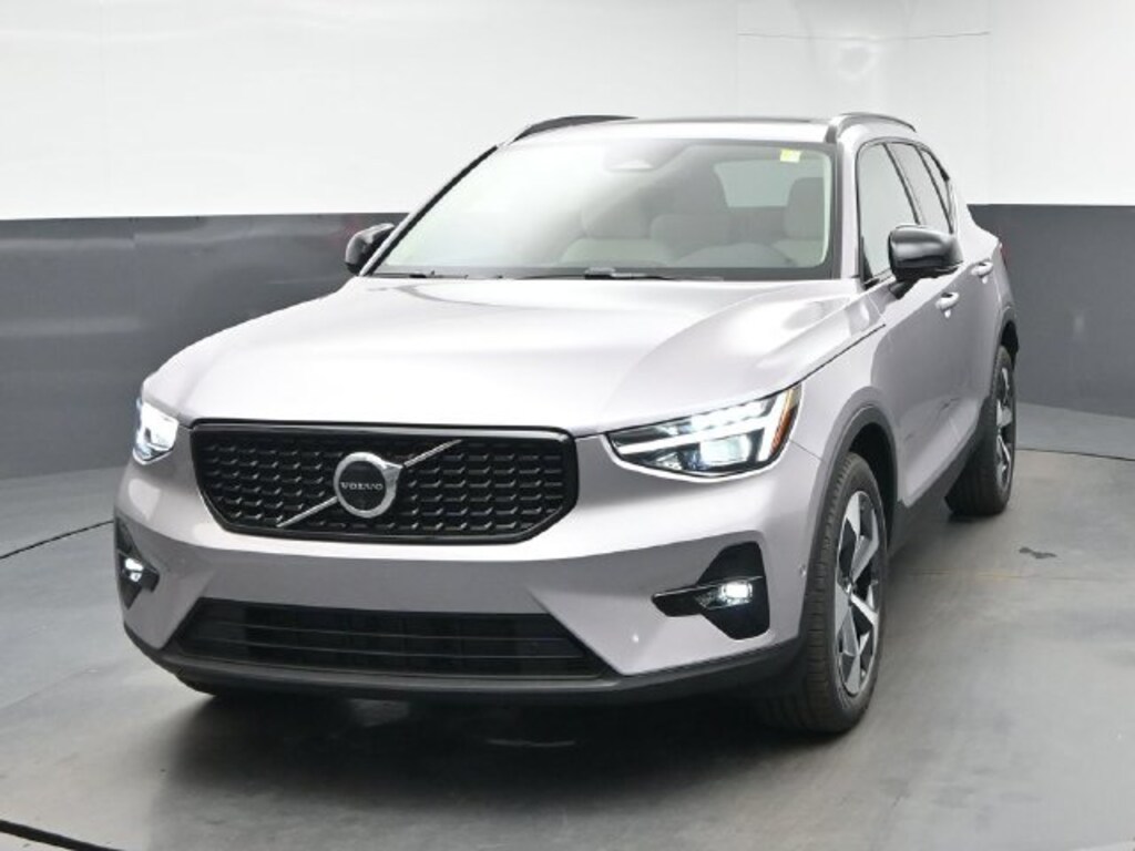 New 2026 Volvo XC40 B5 Plus SUV