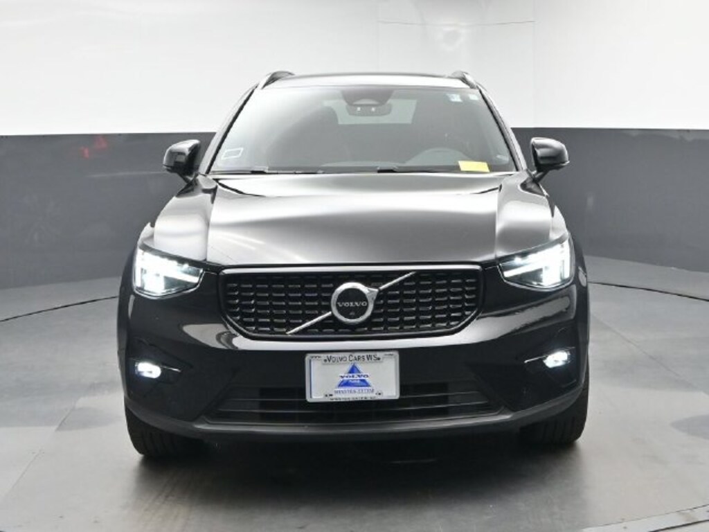 Used 2023 Volvo XC40 B5 Plus Dark Theme SUV