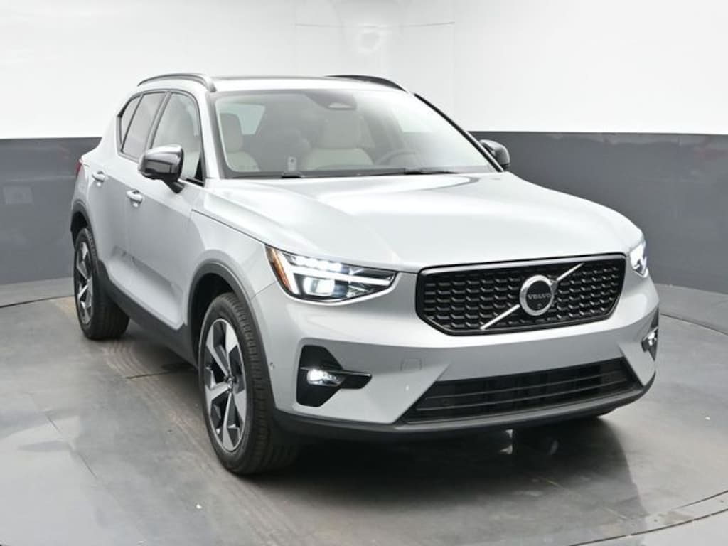New 2026 Volvo XC40 B5 Plus SUV