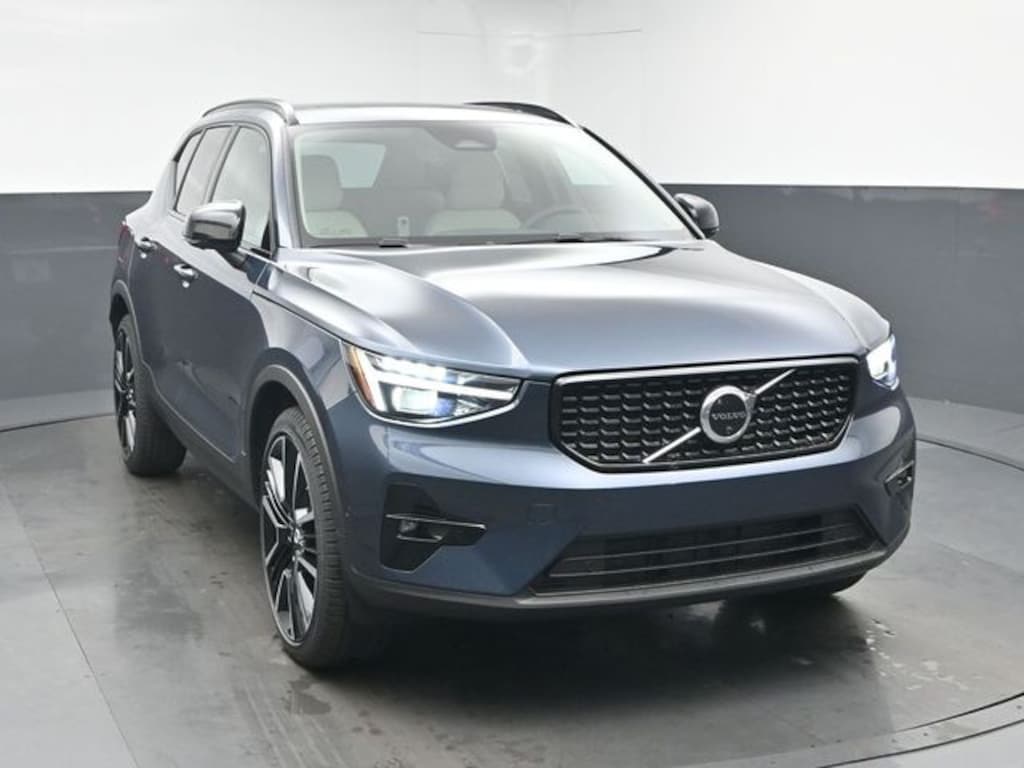 New 2026 Volvo XC40 B5 Ultra SUV