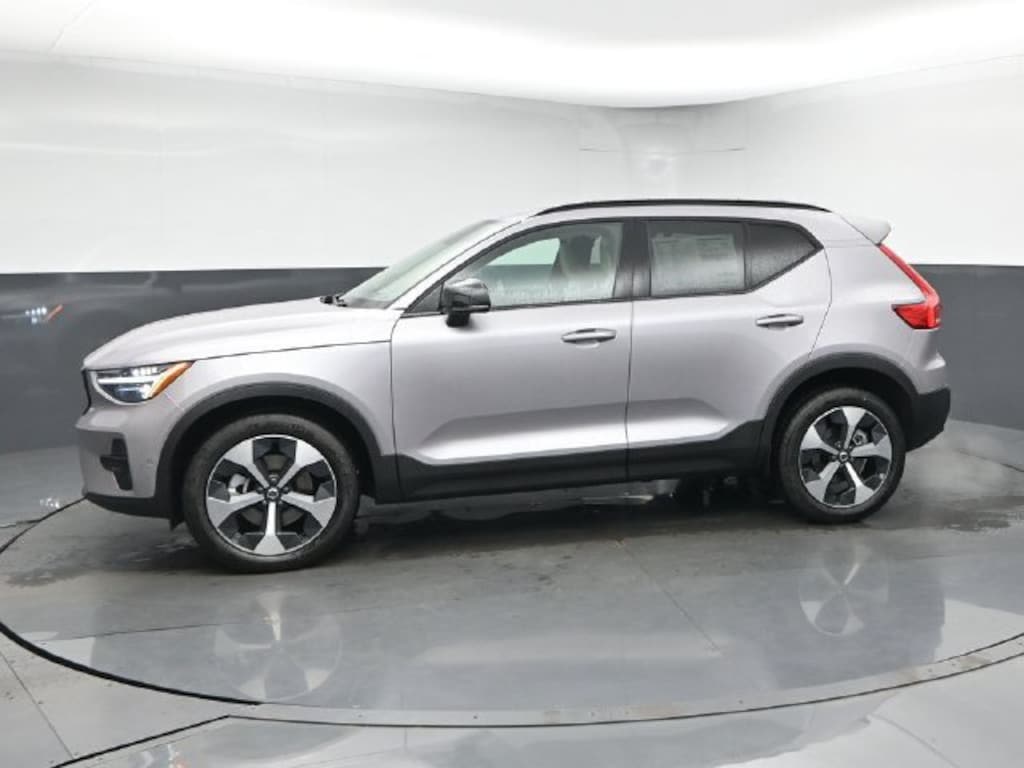 New 2026 Volvo XC40 B5 Plus SUV