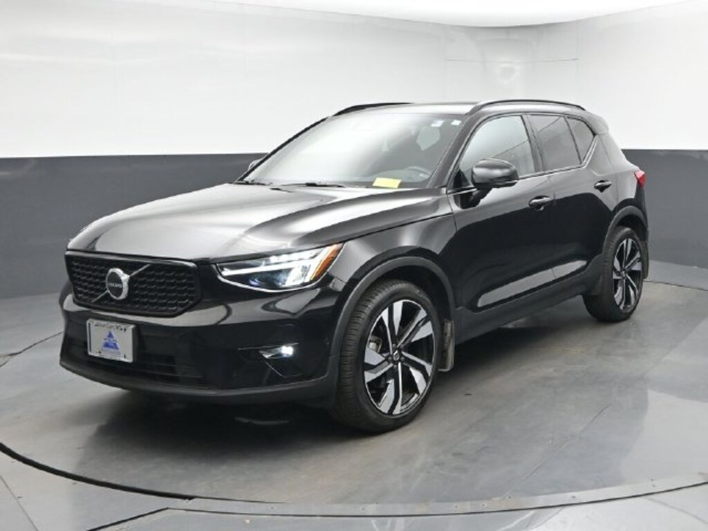 Used 2023 Volvo XC40 B5 Plus Dark Theme SUV