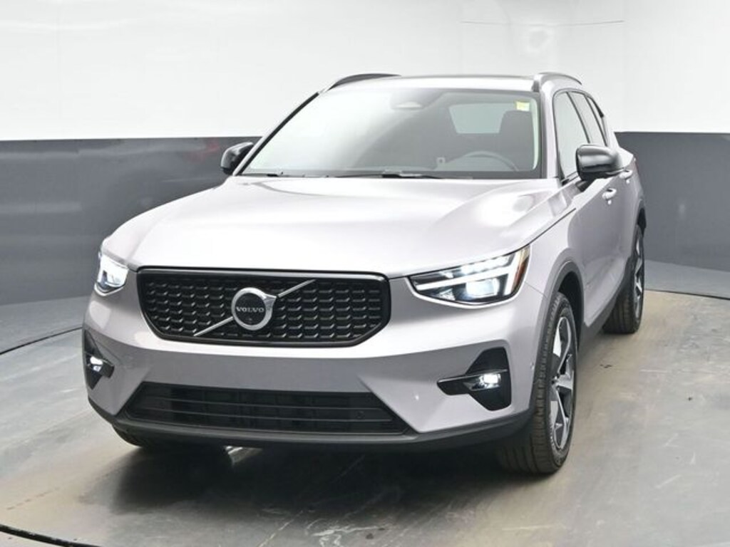 New 2026 Volvo XC40 B5 Plus SUV