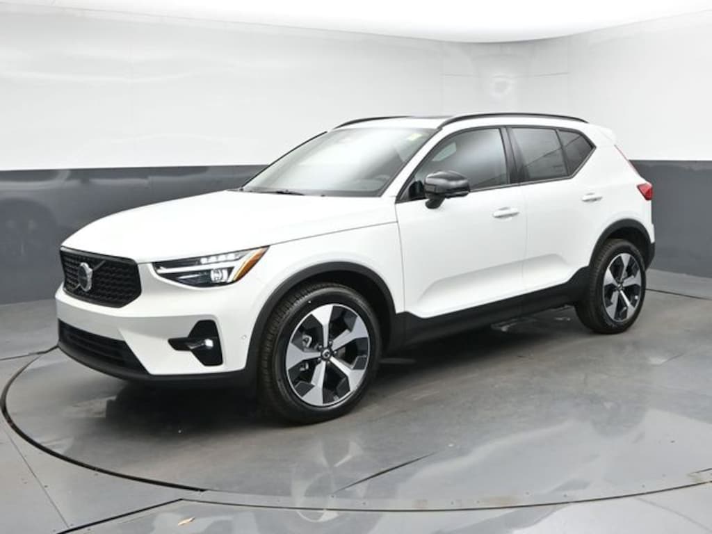 New 2026 Volvo XC40 B5 Plus SUV