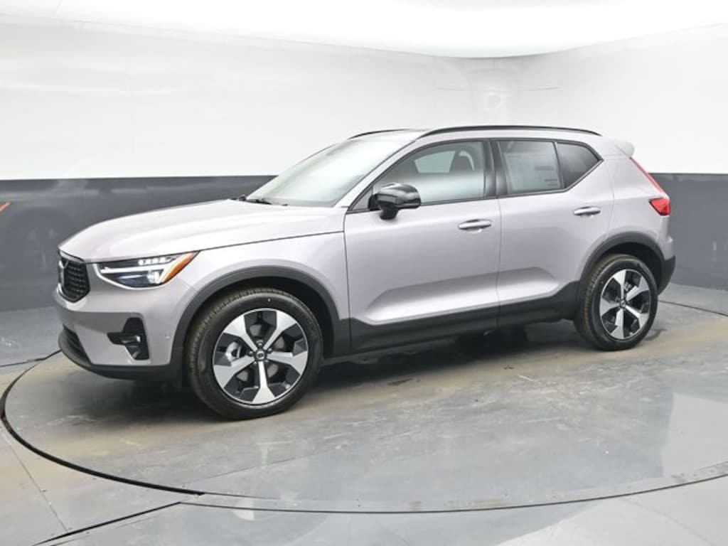 New 2026 Volvo XC40 B5 Plus SUV