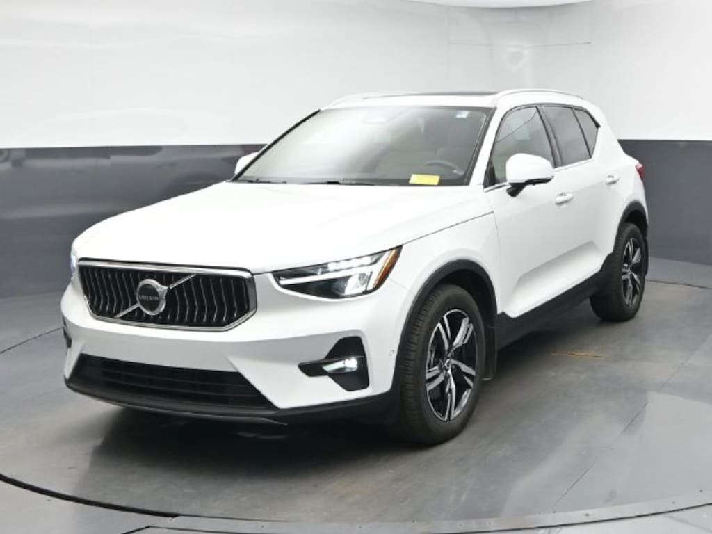 Used 2023 Volvo XC40 B5 Plus Bright Theme SUV