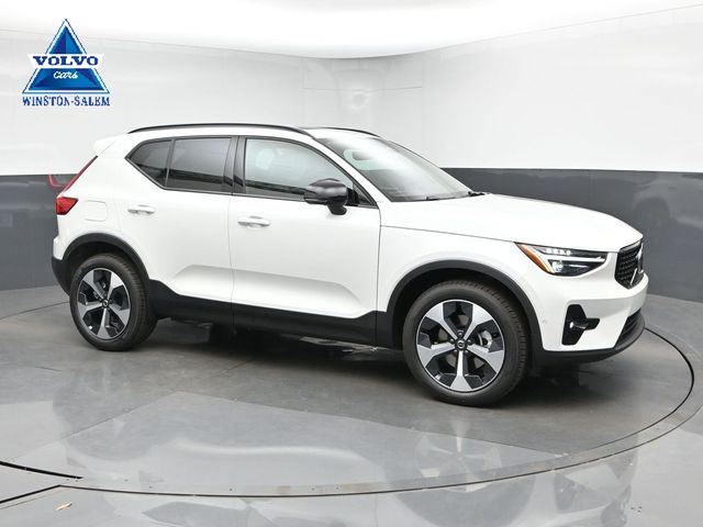 New 2026 Volvo XC40 B5 Plus SUV