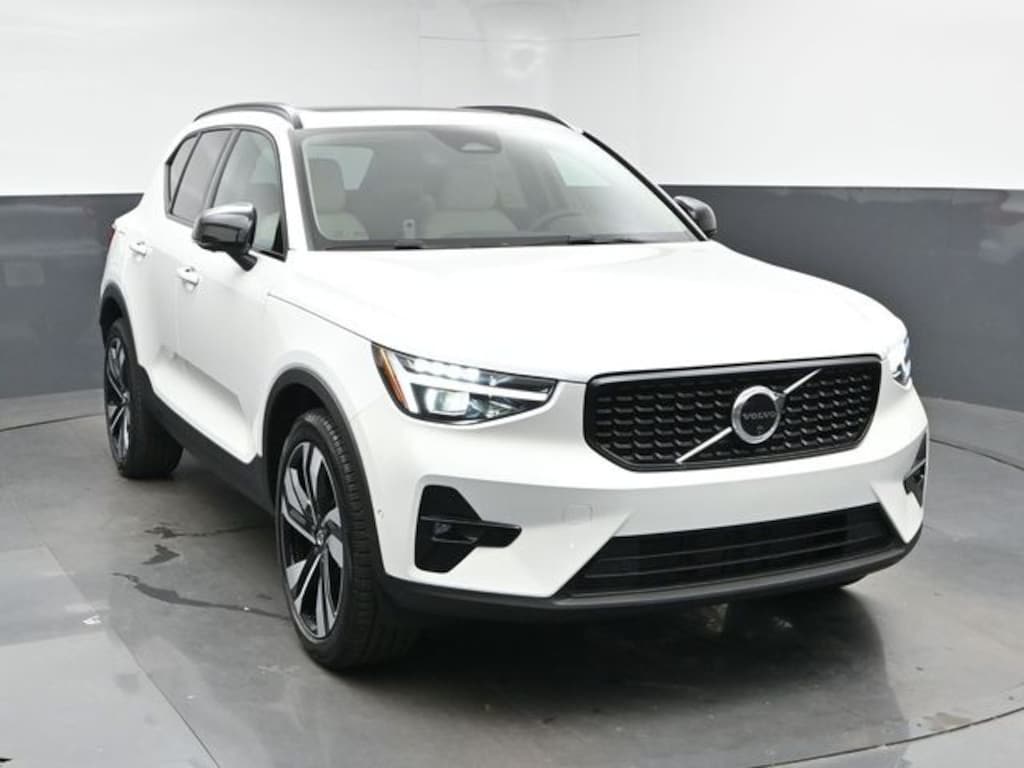 New 2026 Volvo XC40 B5 Ultra SUV