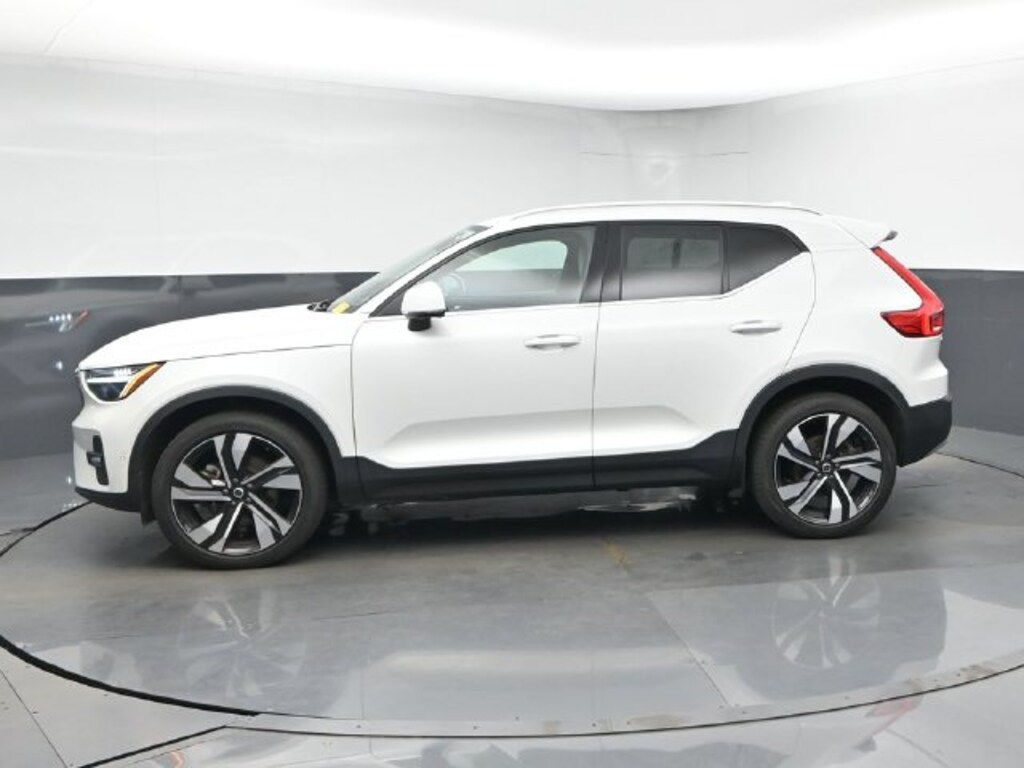 Used 2024 Volvo XC40 B5 Plus Bright Theme SUV