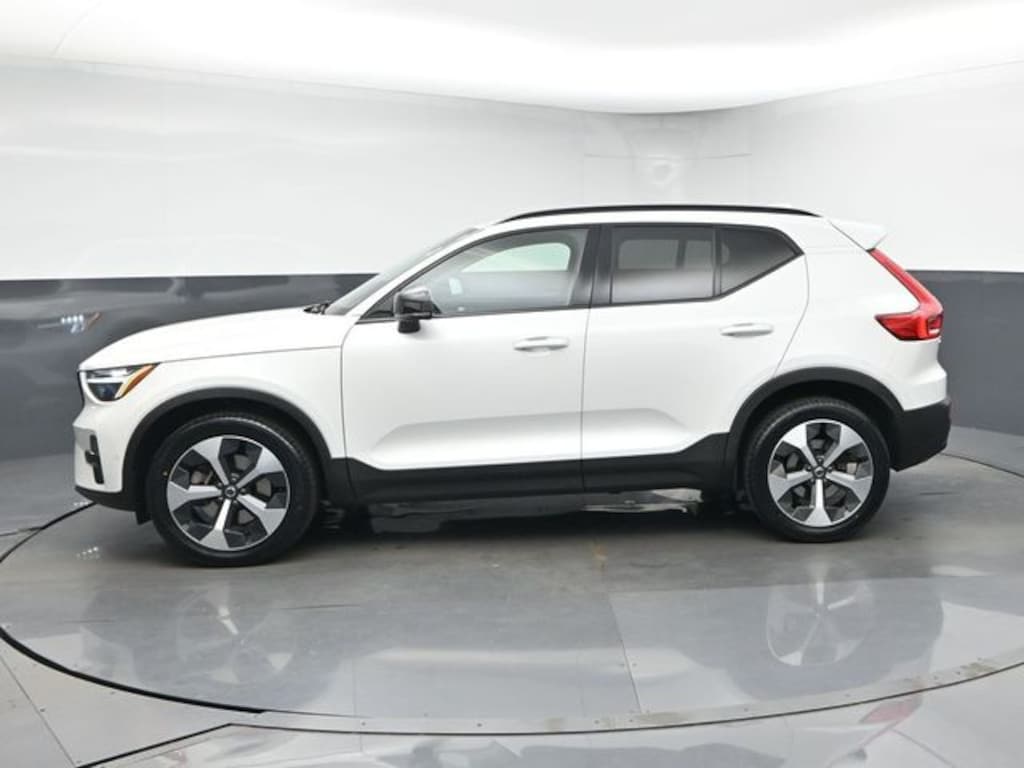 Used 2023 Volvo XC40 B5 Plus Dark Theme SUV