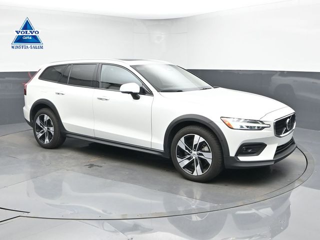 2025 Volvo V60 Cross Country