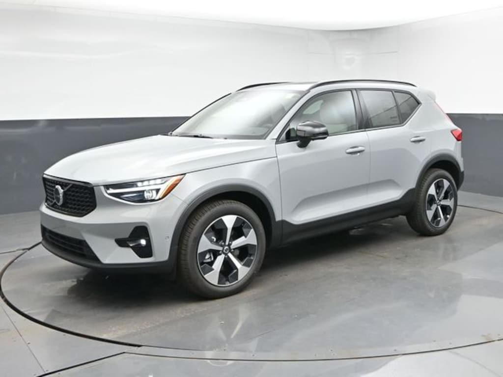 New 2026 Volvo XC40 B5 Plus SUV