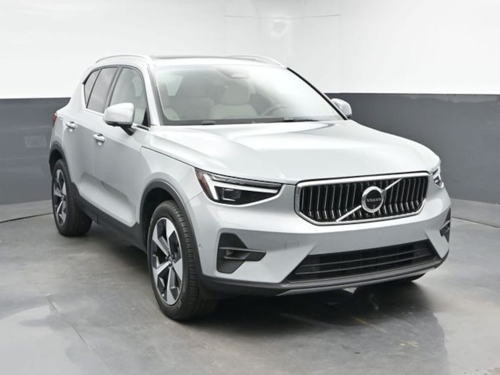 Used 2024 Volvo XC40 B5 Plus Bright Theme SUV