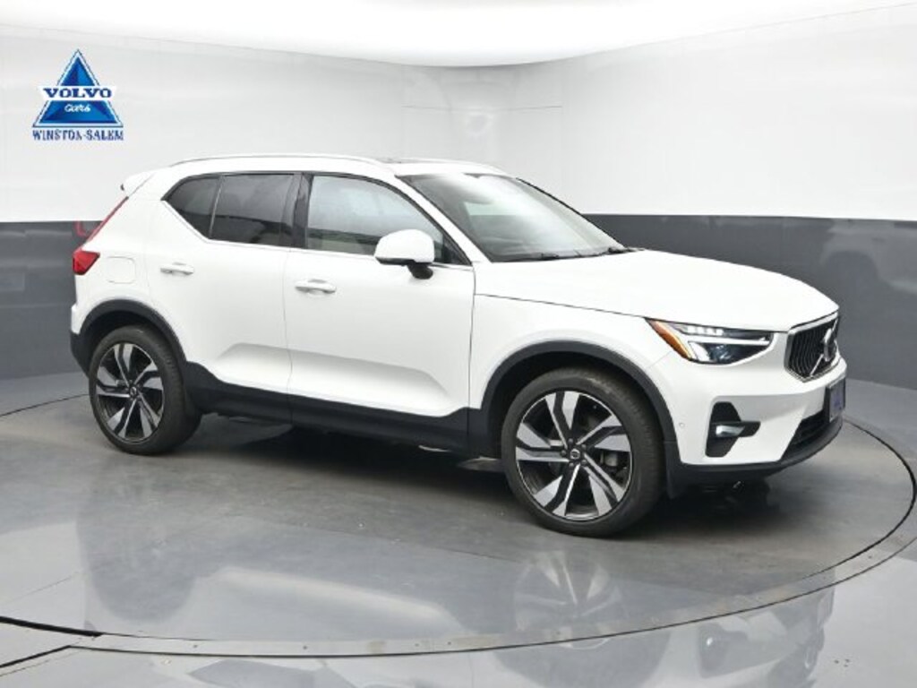 Used 2024 Volvo XC40 B5 Plus Bright Theme SUV