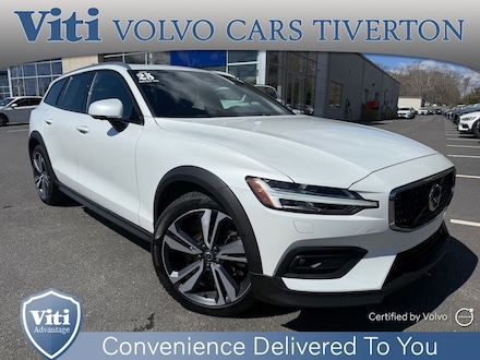 2025 Volvo V60 Cross Country B5 Plus Wagon