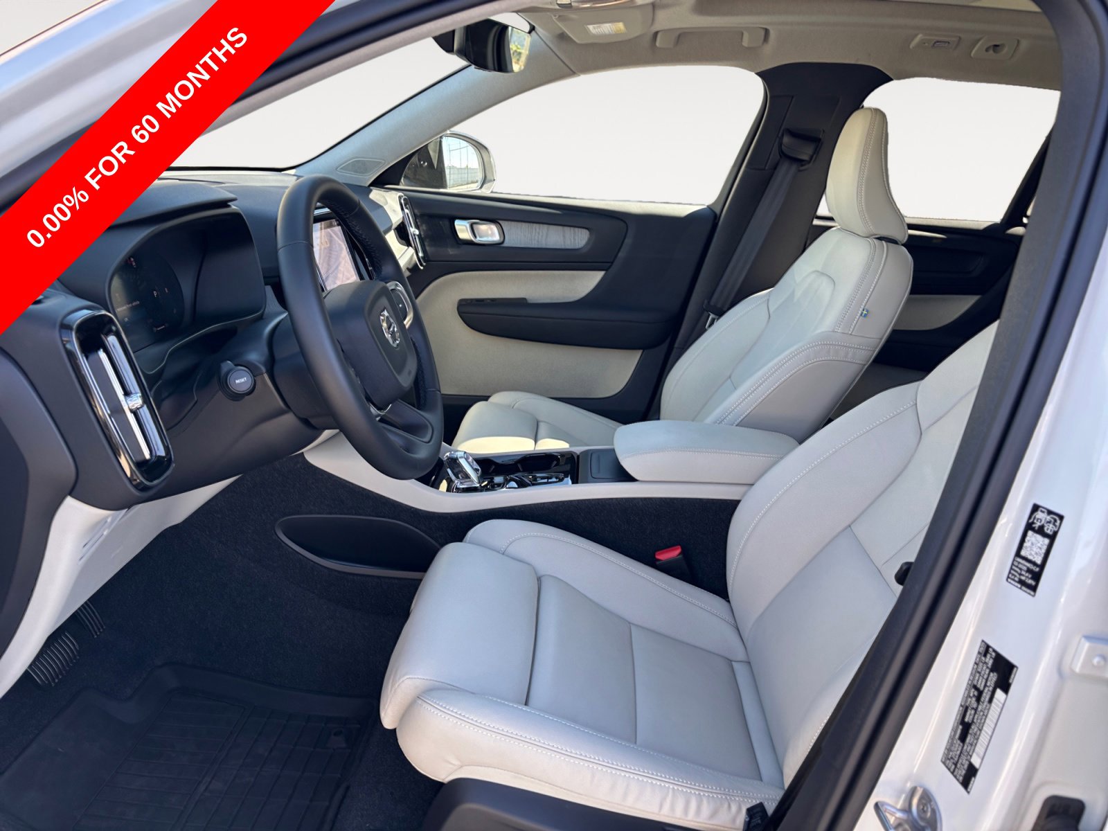 2026 Volvo XC40 Plus - Photo 9