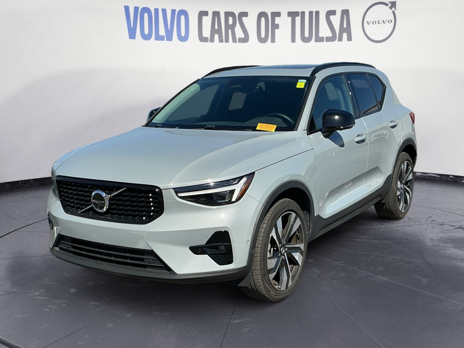 2025 Volvo XC40