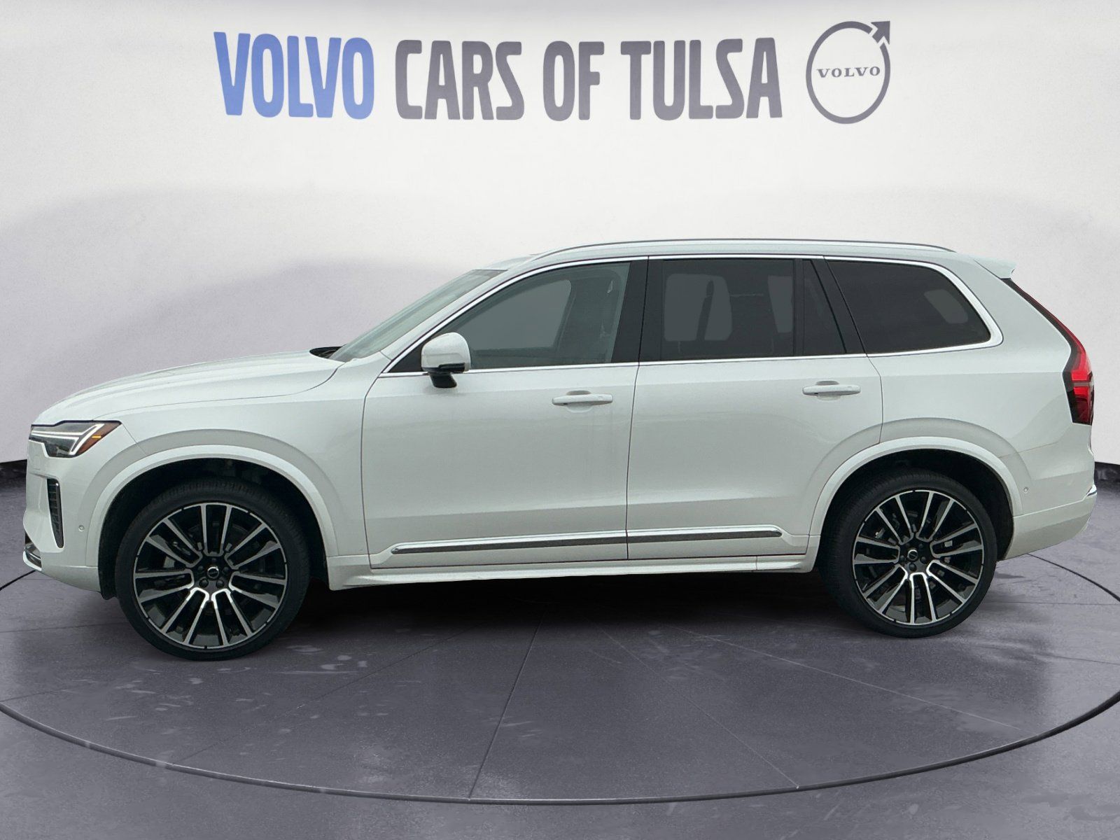 2026 Volvo XC90 Plus - Photo 2