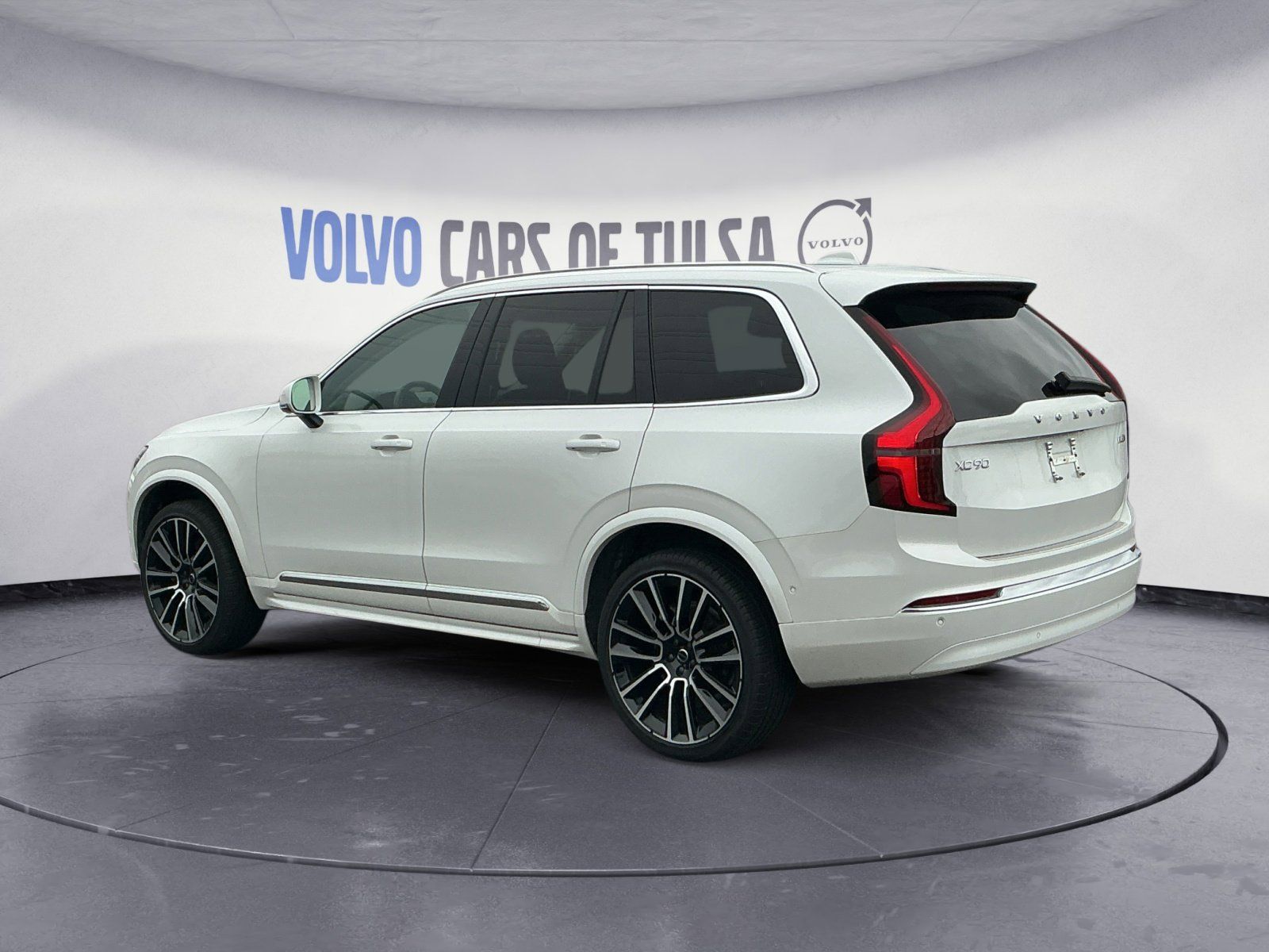 2026 Volvo XC90 Plus - Photo 3