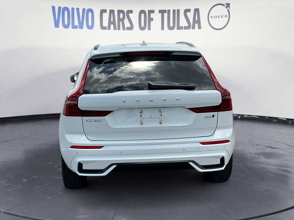New 2026 Volvo XC60 B5 Core SUV