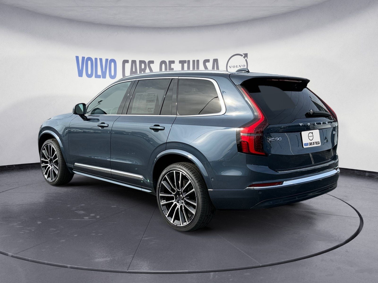 2026 Volvo XC90 Plus - Photo 3