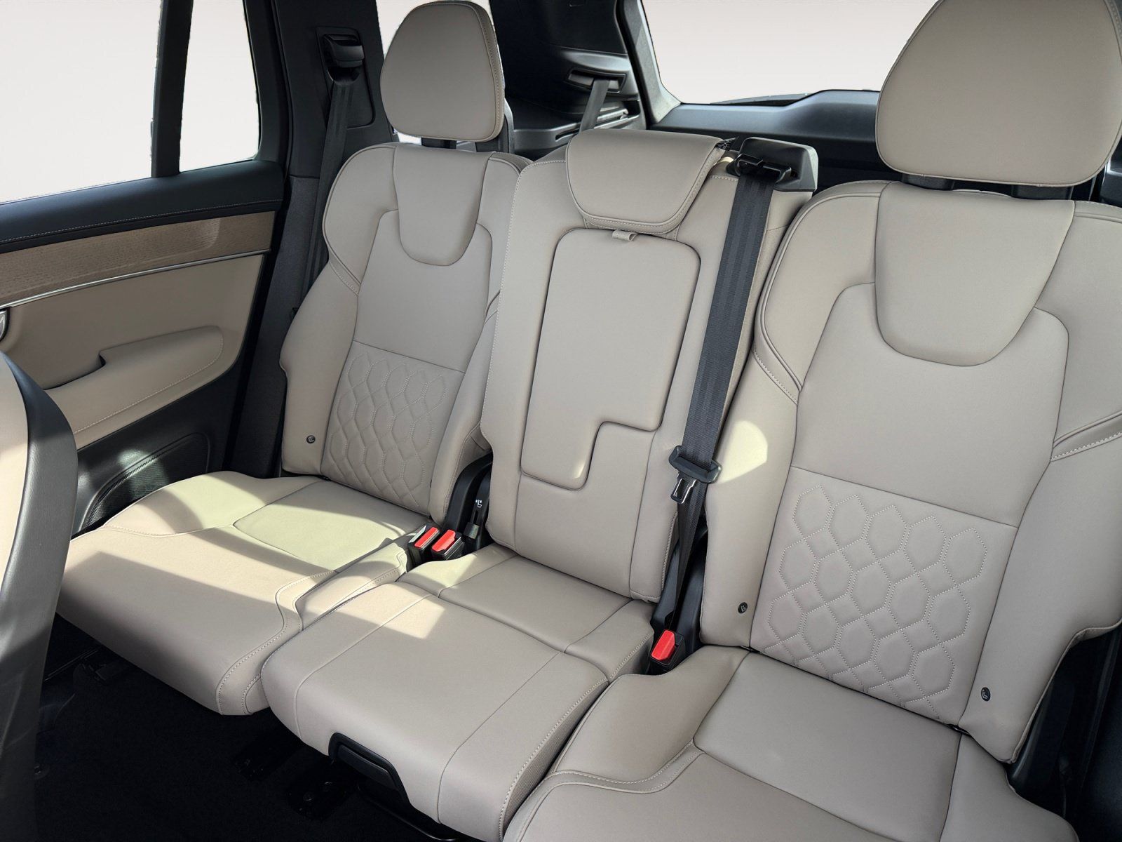 2026 Volvo XC90 Plus - Photo 13