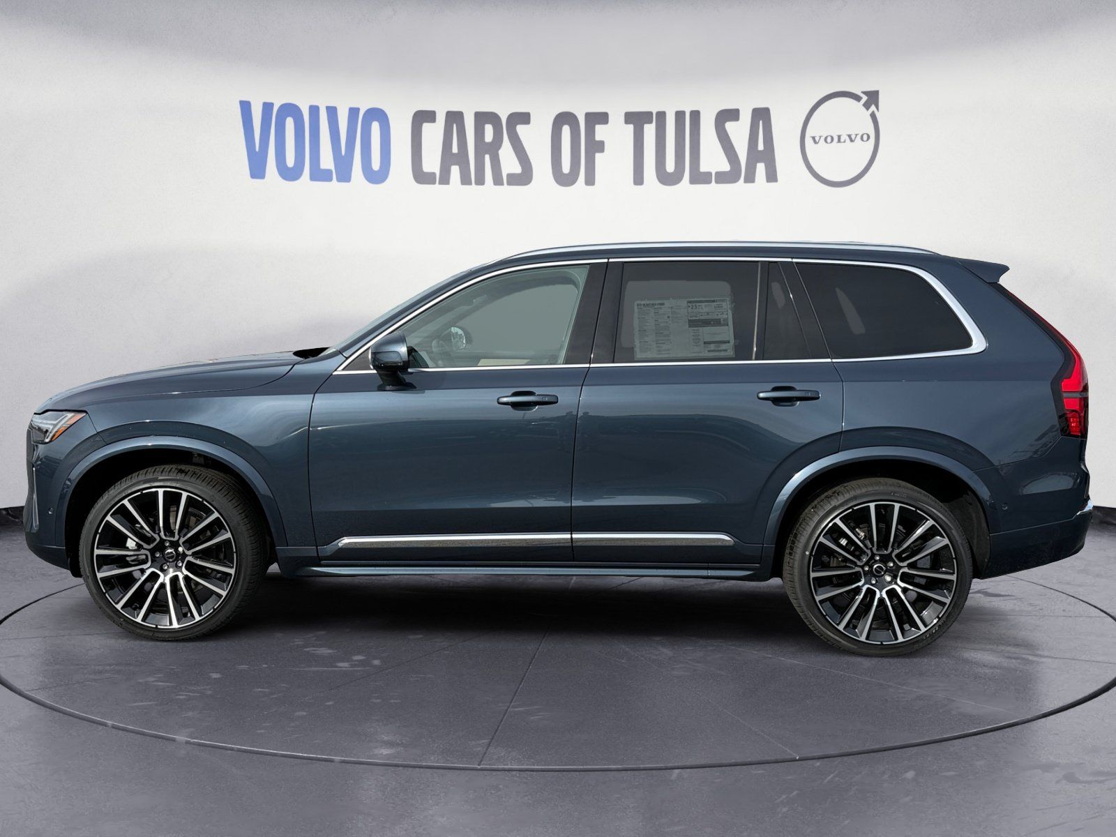 2026 Volvo XC90 Plus - Photo 2