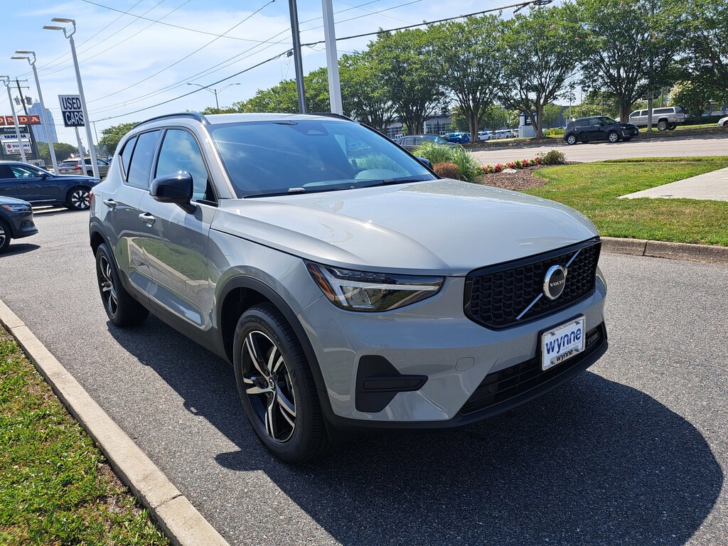 New 2026 Volvo XC40 B5 Core SUV