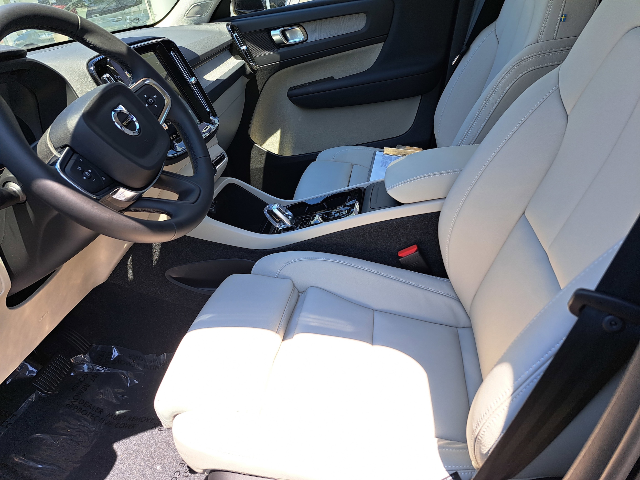 2026 Volvo XC40 Plus - Photo 6
